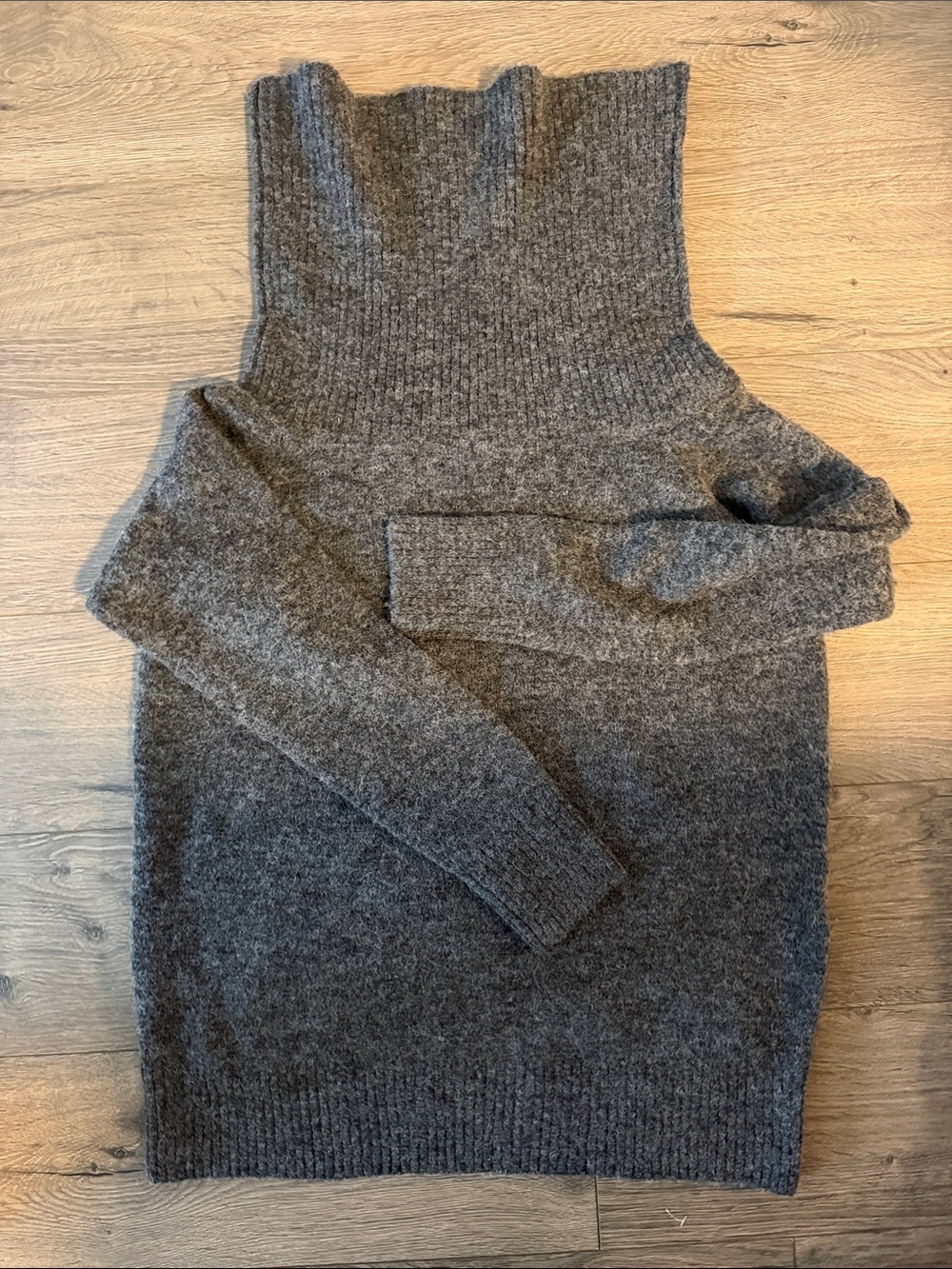 Aritzia Wilfred Cozy High-Neck Women's Gray Sweater